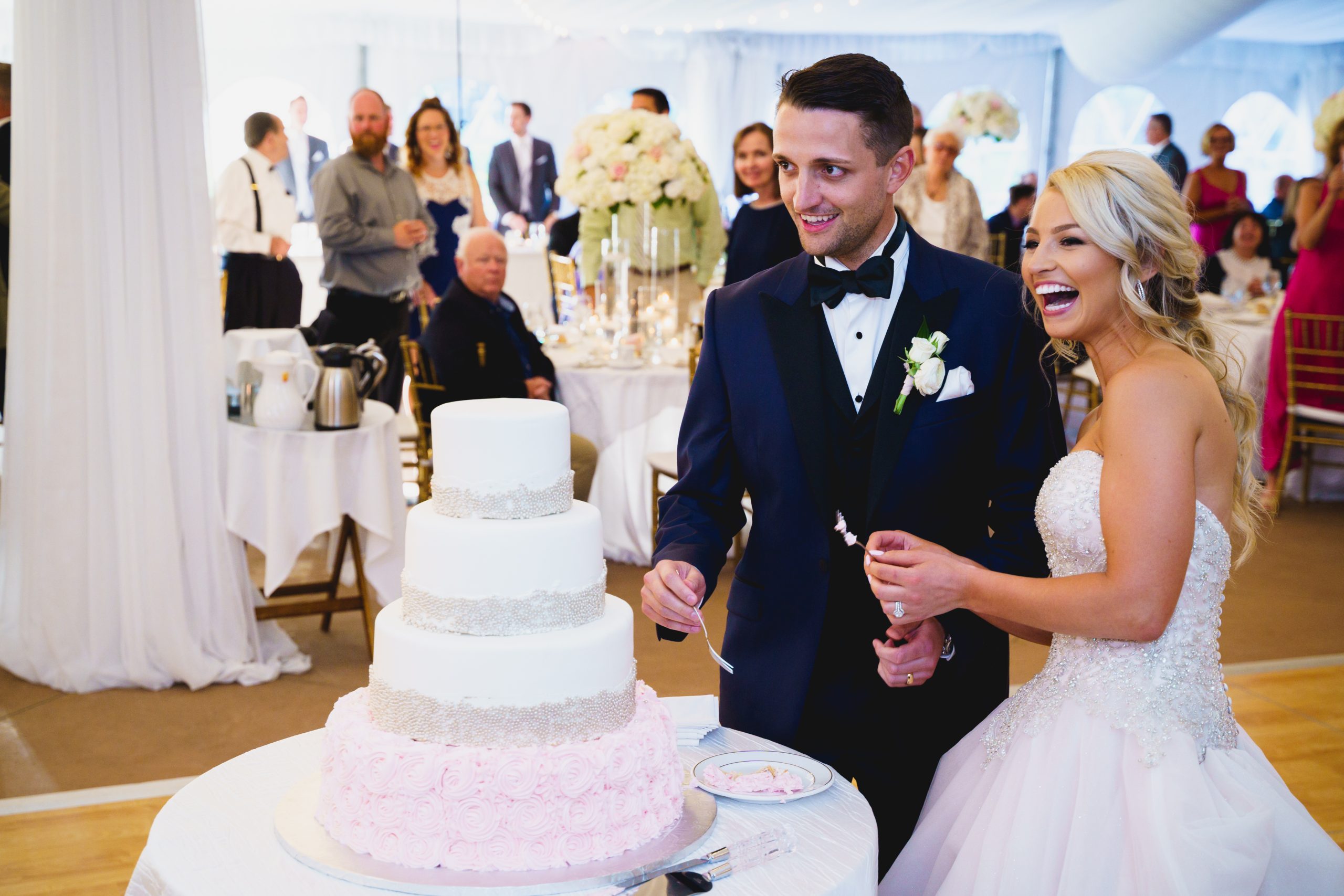 Couple cuts the cake at their Meadow Brook wedding